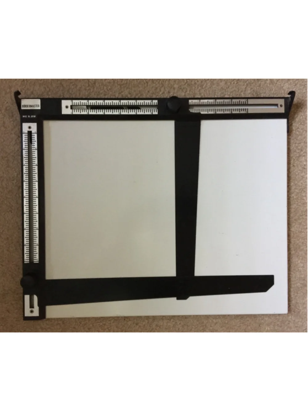 Bordermaster 17x14 Adjustable Darkroom Easel 2-Blade, Clean